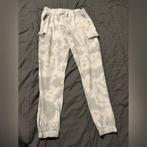 GRAY AND WHITE SWEATPANTS FROM FLIRTITUDE